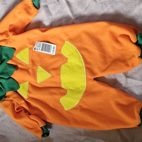12 month Pumpkin Costume - Picture 5 of 7